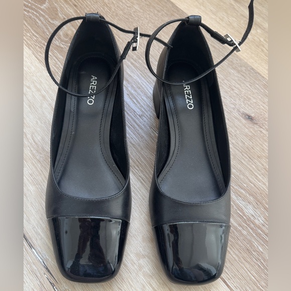 arezzo Shoes - Trendy Patent Leather Block Heel Mary Jane Pumps